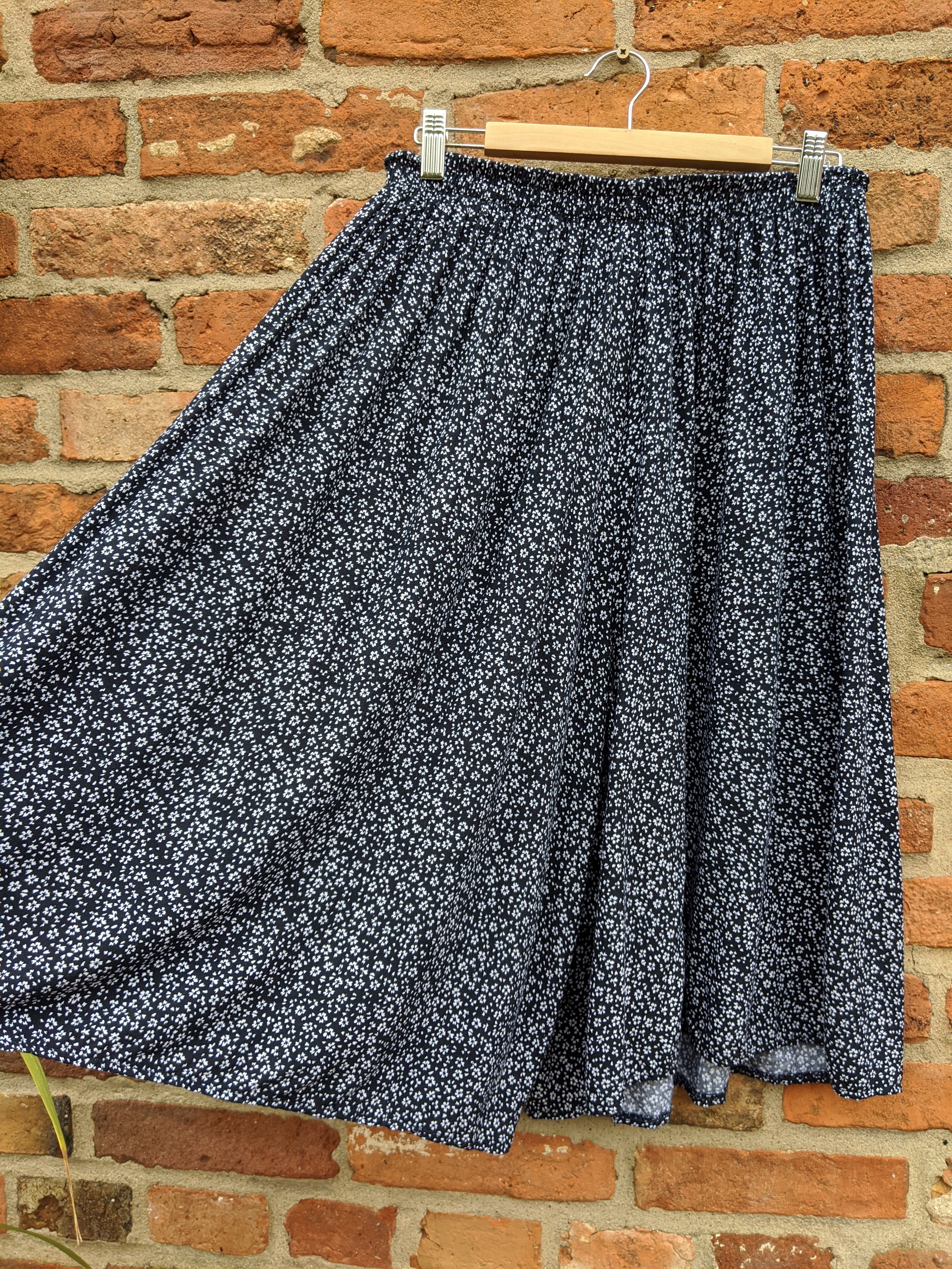 Navy & white ditsy floral print culottes 28-38" waist