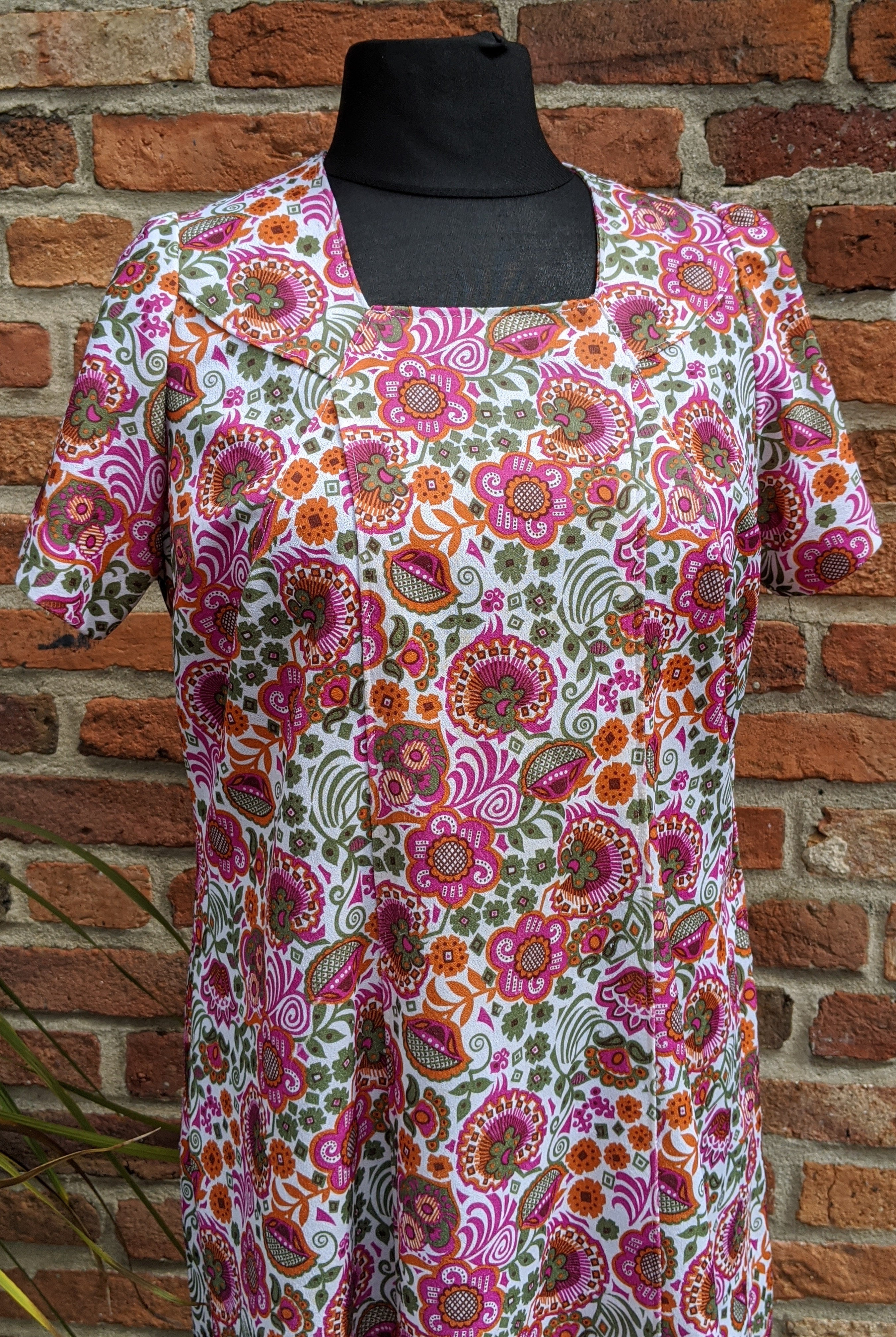 Vintage bold floral crimplene dress size 16/18