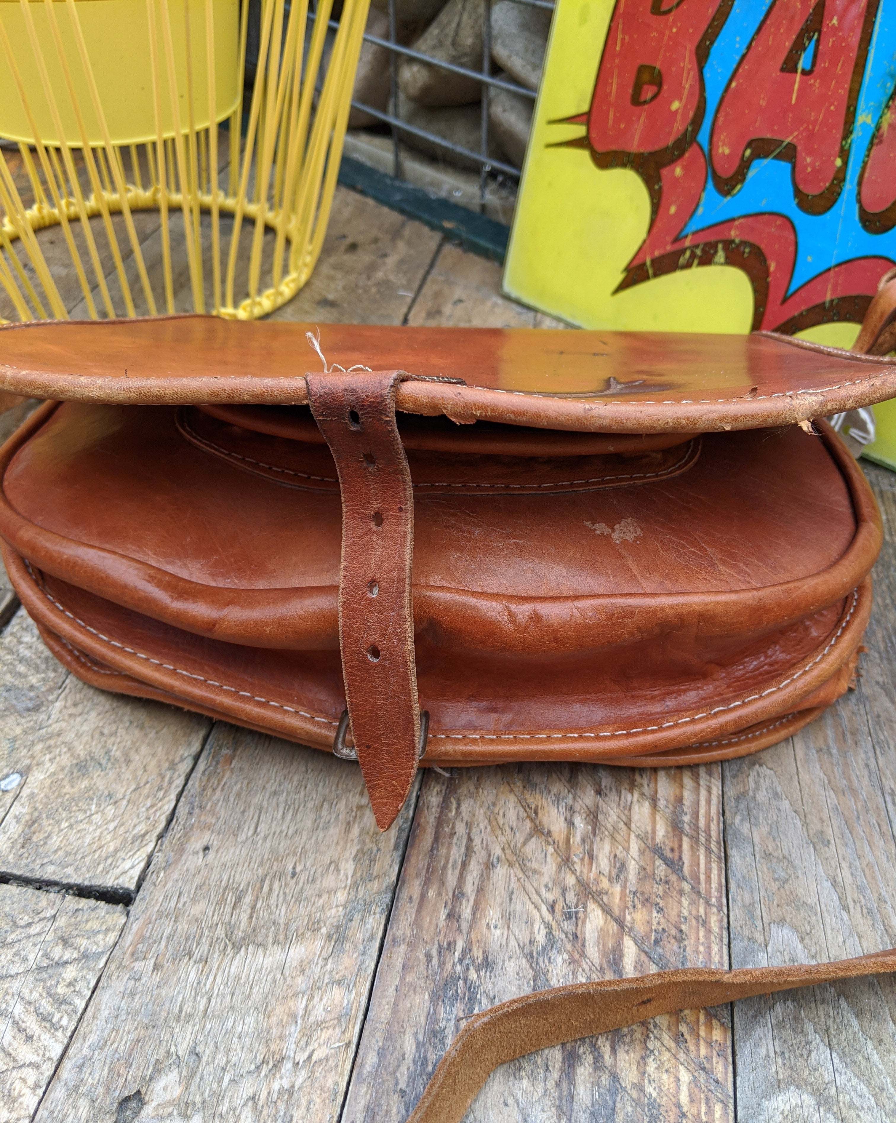 Brown leather 70s saddle bag