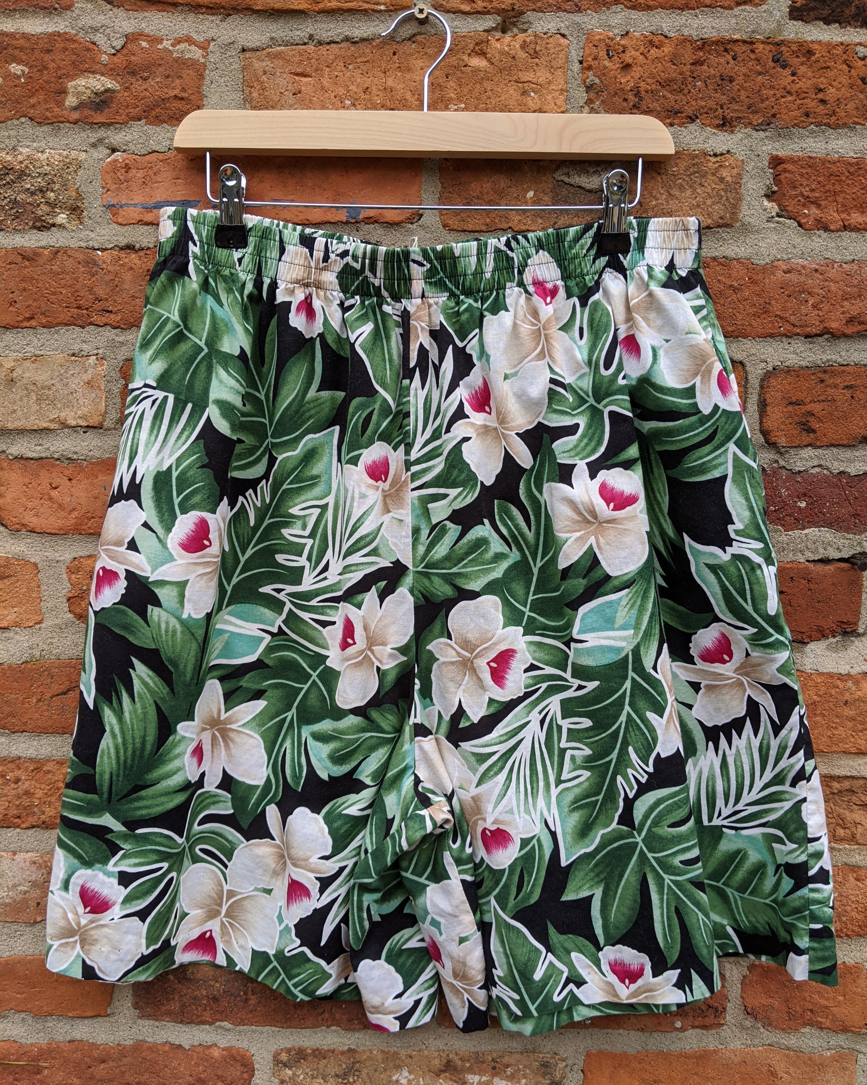 Hawaiian print cotton shorts waist 32-40"
