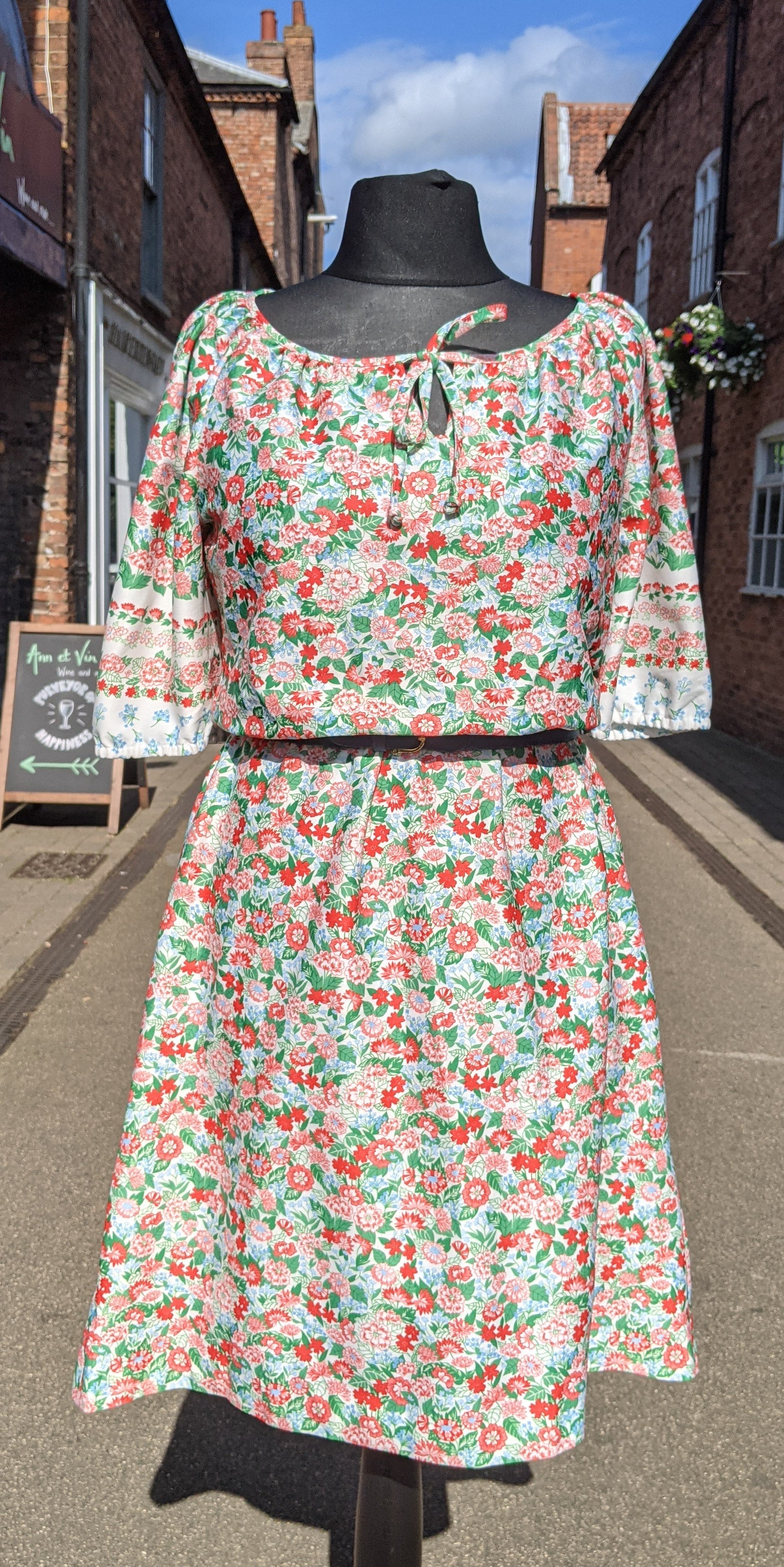 Floral poly dress approx size 14 item A214