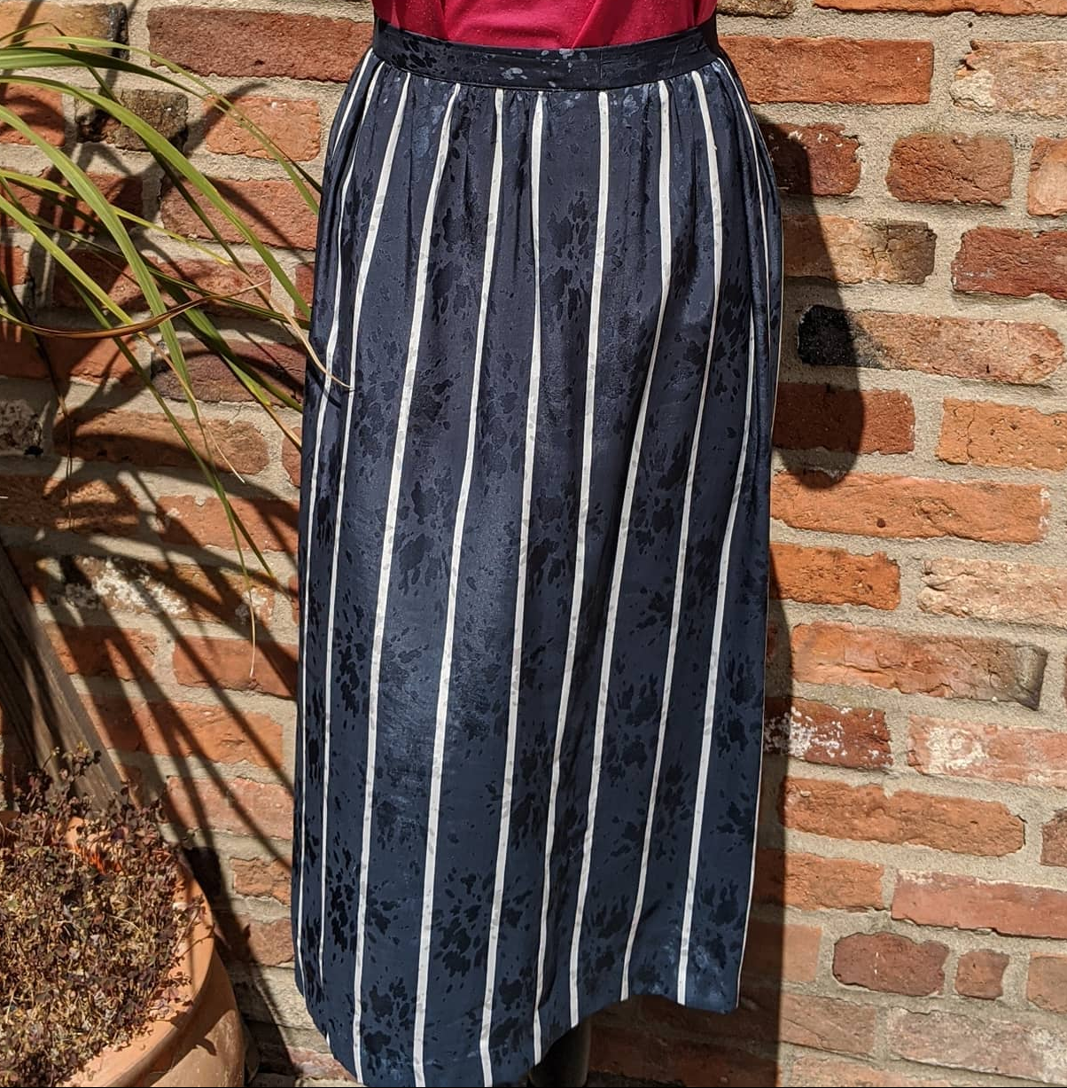 Unusual slate blue striped lined poly midi skirt waist 32"