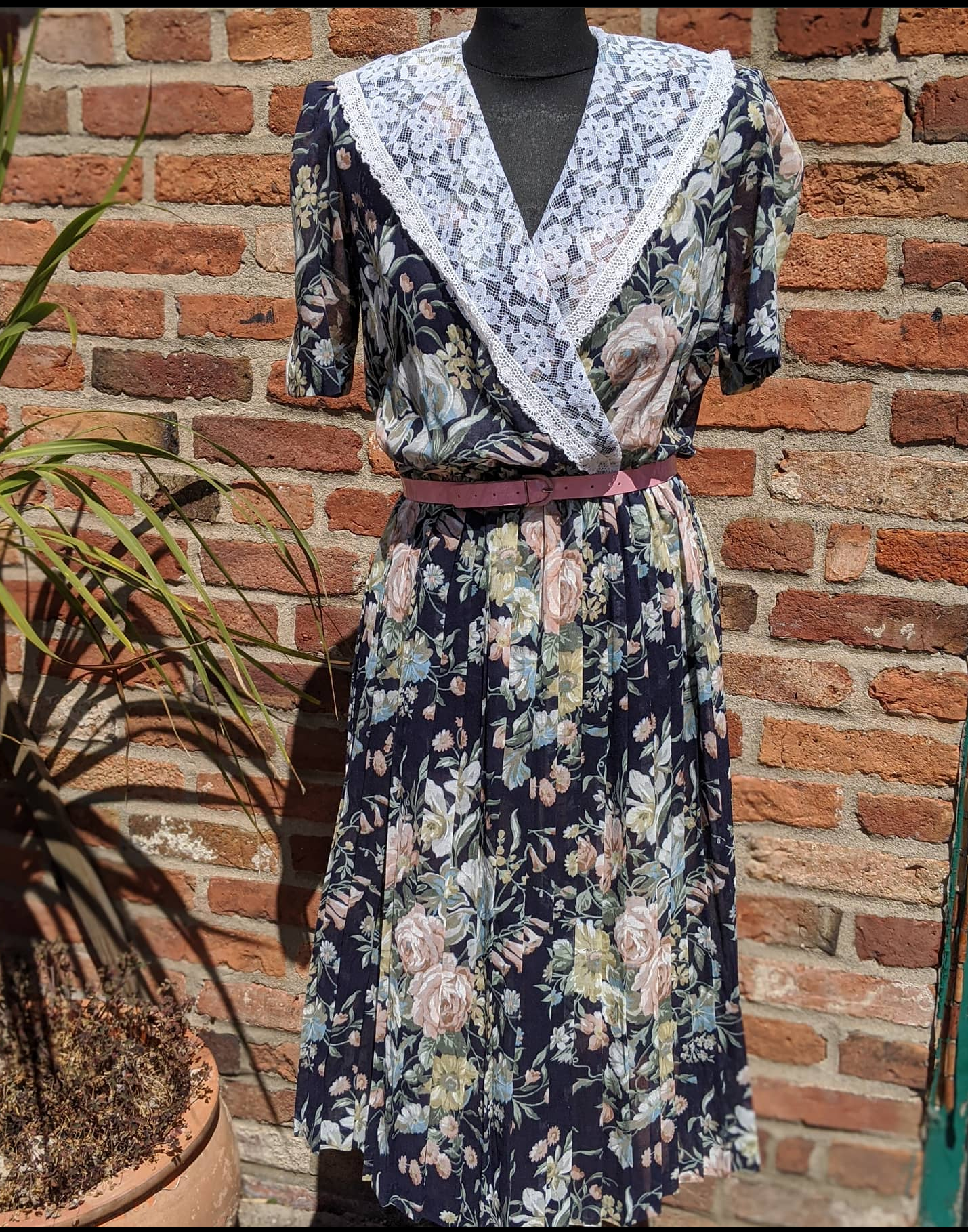 Beautiful lady carol 80s floral pleated dress size 12-14